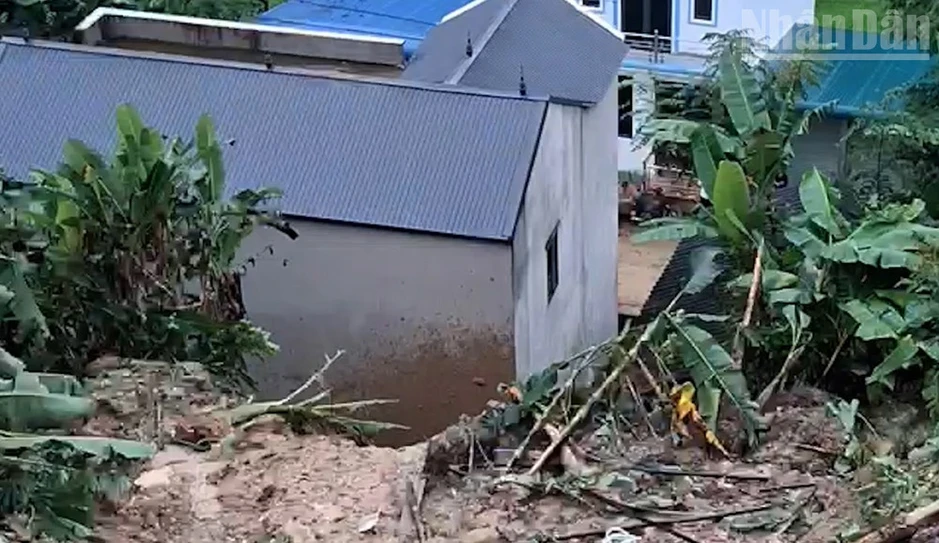 Sơn La khẩn cấp sơ tán 84 hộ dân khỏi vùng nguy cơ sạt lở Sơn La khẩn cấp sơ tán 84 hộ dân khỏi vùng nguy cơ sạt lở