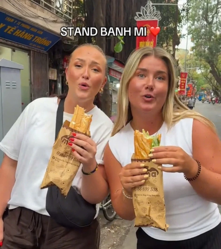 'Stand banh mi' tạo cơn sốt bánh mì vỉa hè Việt Nam