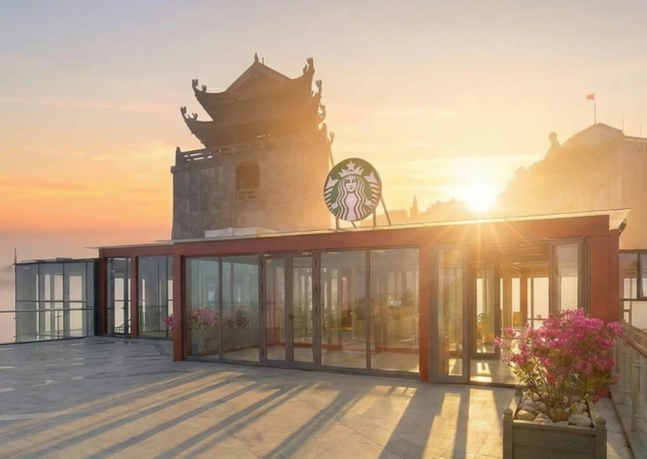 Starbucks mở cửa hàng trên đỉnh Fansipan cao 3.063 m Starbucks mở cửa hàng trên đỉnh Fansipan cao 3.063 m
