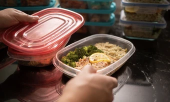 Sự nguy hại của hộp nhựa cũ