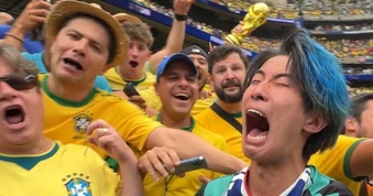 Sự thật CĐV Nhật gào khóc giữa người hâm mộ Brazil vì bị thua