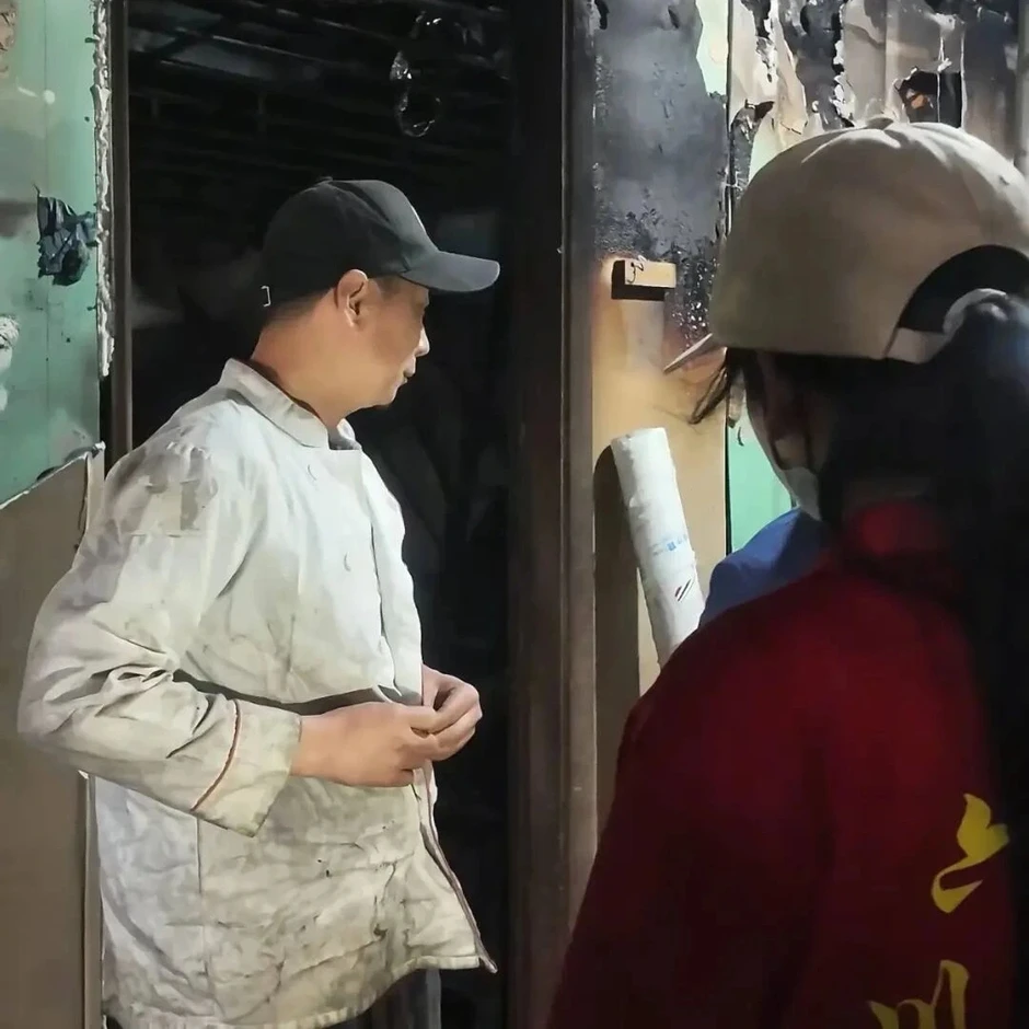 Sự thật phía sau việc chủ tiệm đồ nướng Trung Quốc xé giấy nợ của nhân viên Sự thật phía sau việc chủ tiệm đồ nướng Trung Quốc xé giấy nợ của nhân viên