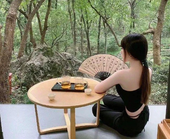 Sự thật về cuộc sống hào nhoáng của tiểu thư, thiếu gia tài phiệt trên mạng Sự thật về cuộc sống hào nhoáng của tiểu thư, thiếu gia tài phiệt trên mạng