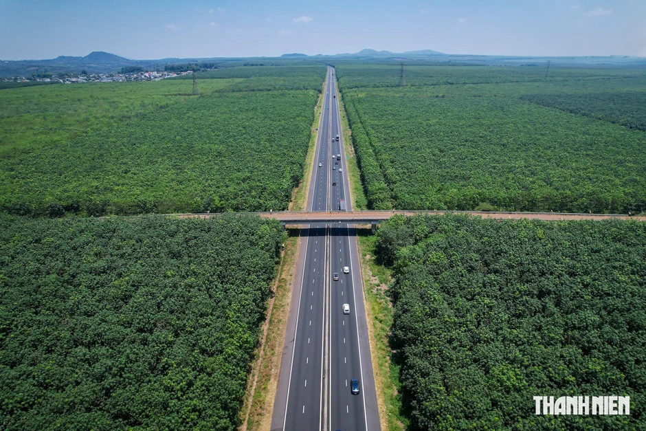 Sửa đổi Nghị định 168: Đề xuất bỏ tạm giữ xe lỗi chuyển làn sai trên cao tốc Sửa đổi Nghị định 168: Đề xuất bỏ tạm giữ xe lỗi chuyển làn sai trên cao tốc