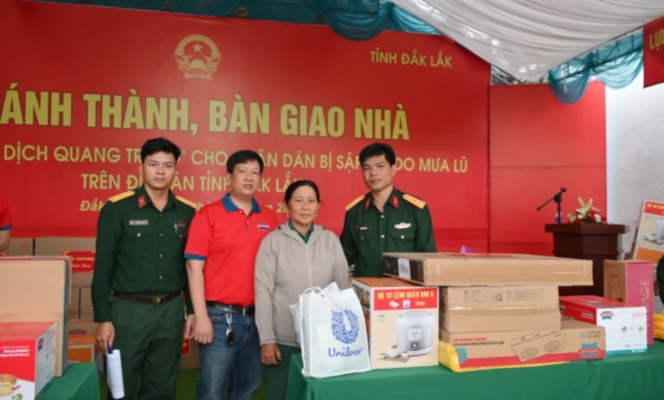 Sức mạnh dự án 'Một vòng tay ấm' ở rốn lũ Hòa Thịnh Sức mạnh dự án 'Một vòng tay ấm' ở rốn lũ Hòa Thịnh