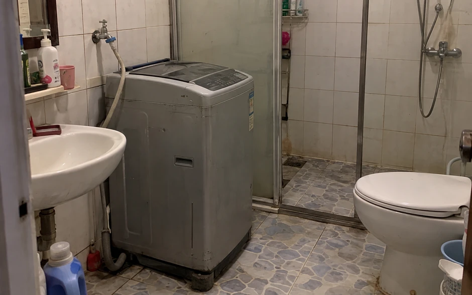Tại sao ngày càng nhiều gia đình không còn đặt máy giặt trong nhà vệ sinh? 2 vị trí mới khô ráo, gọn nhà, dùng cũng thuận tiện hơn Tại sao ngày càng nhiều gia đình không còn đặt máy giặt trong nhà vệ sinh? 2 vị trí mới khô ráo, gọn nhà, dùng cũng thuận tiện hơn