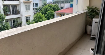 Tại sao ngày càng nhiều gia đình không còn làm lan can ban công kín mít?