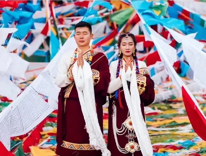 Tại sao người Tây Tạng lại tặng nhau khăn trắng? Tại sao người Tây Tạng lại tặng nhau khăn trắng?