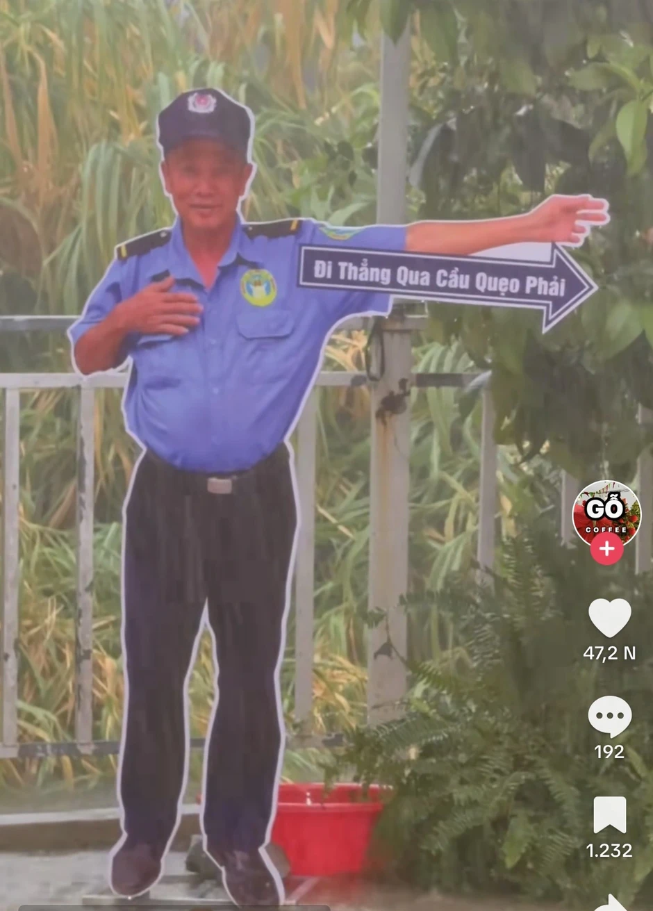 Tấm biển 'chú bảo vệ' ở quán cà phê: Cách làm độc lạ giúp người giữ xe đỡ vất vả