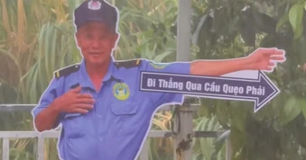 Tấm biển 'chú bảo vệ' ở quán cà phê: Cách làm độc lạ giúp người giữ xe đỡ vất vả