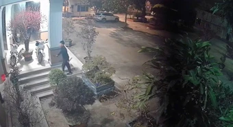 Tạm giữ nam thanh niên cầm dao xông vào trụ sở công an phường ở Bắc Ninh