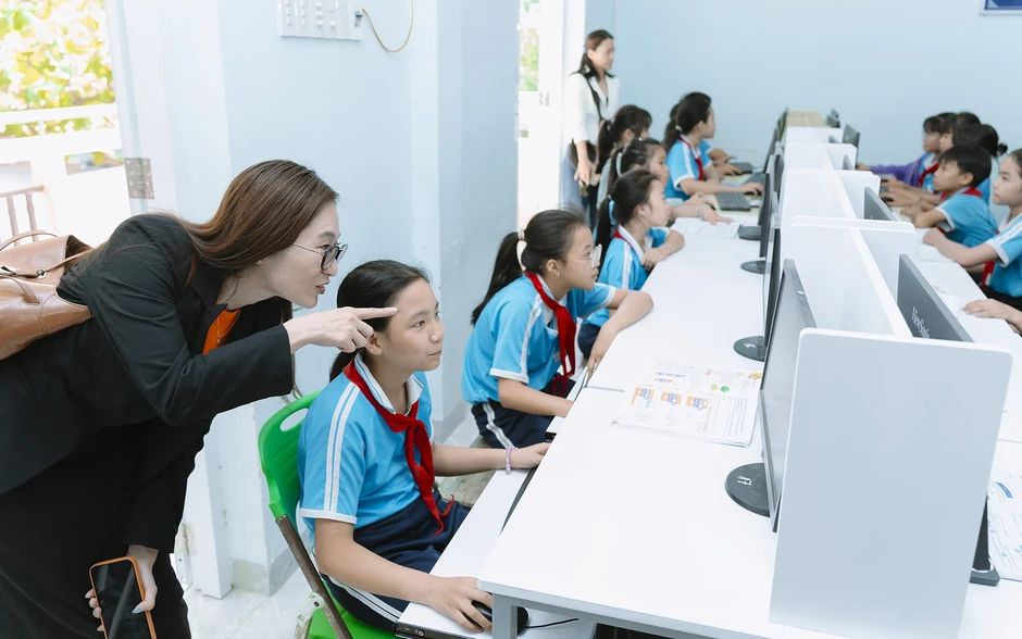 Tập đoàn FWD tiếp sức học sinh Khánh Hòa vượt khó sau bão lũ với gói hỗ trợ 1 tỷ đồng Tập đoàn FWD tiếp sức học sinh Khánh Hòa vượt khó sau bão lũ với gói hỗ trợ 1 tỷ đồng