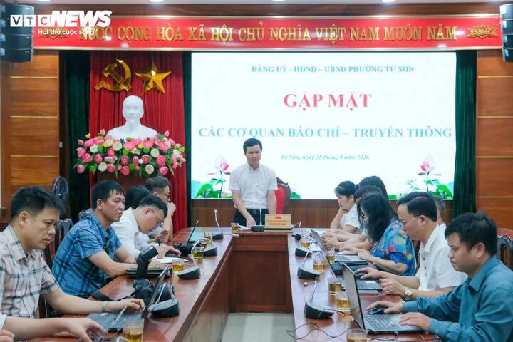 Tàu '5 cửa ô' lần đầu xuất hiện tại Lễ hội Đền Đô