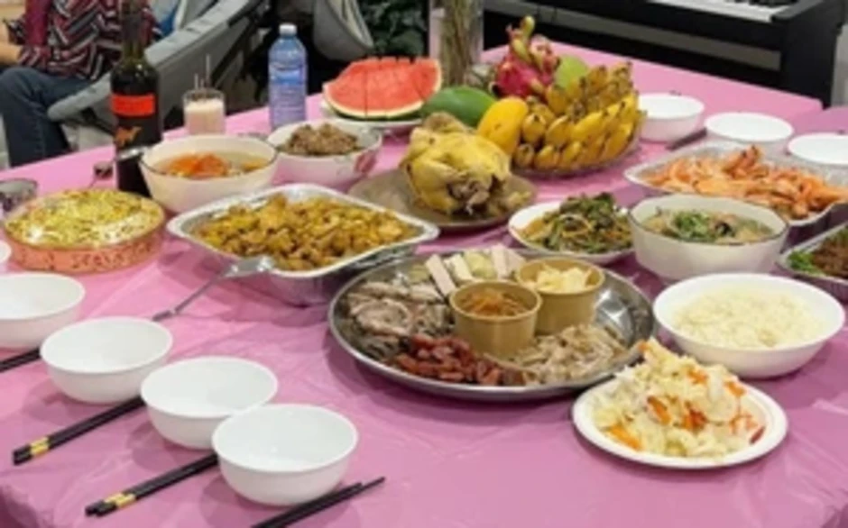 Tết là khi người ta chịu ngồi lại với nhau Tết là khi người ta chịu ngồi lại với nhau