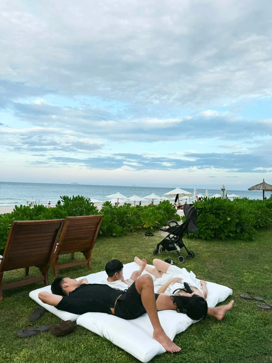 Thành Chung đưa vợ đẹp đi du lịch Thành Chung đưa vợ đẹp đi du lịch