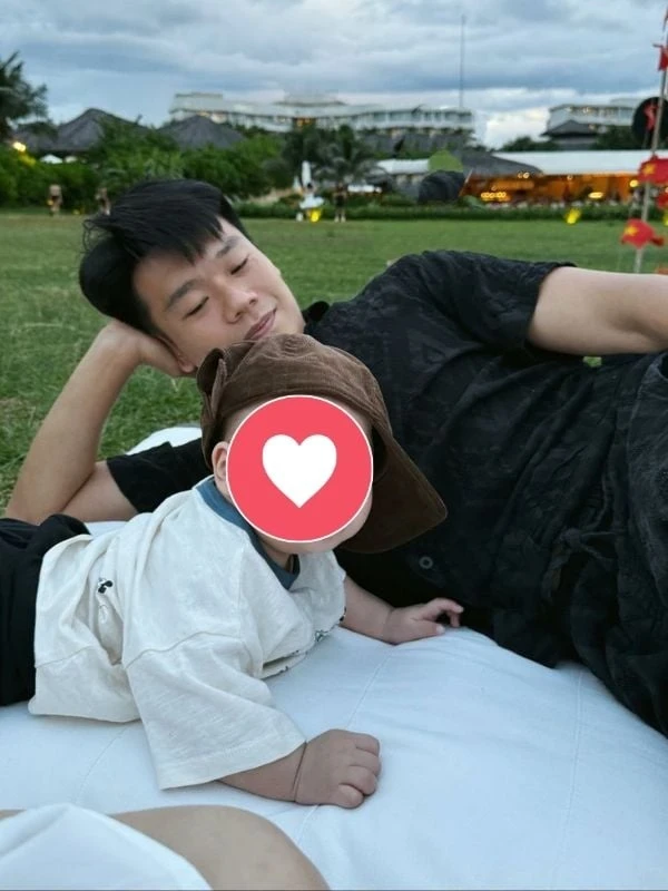 Thành Chung đưa vợ đẹp đi du lịch Thành Chung đưa vợ đẹp đi du lịch