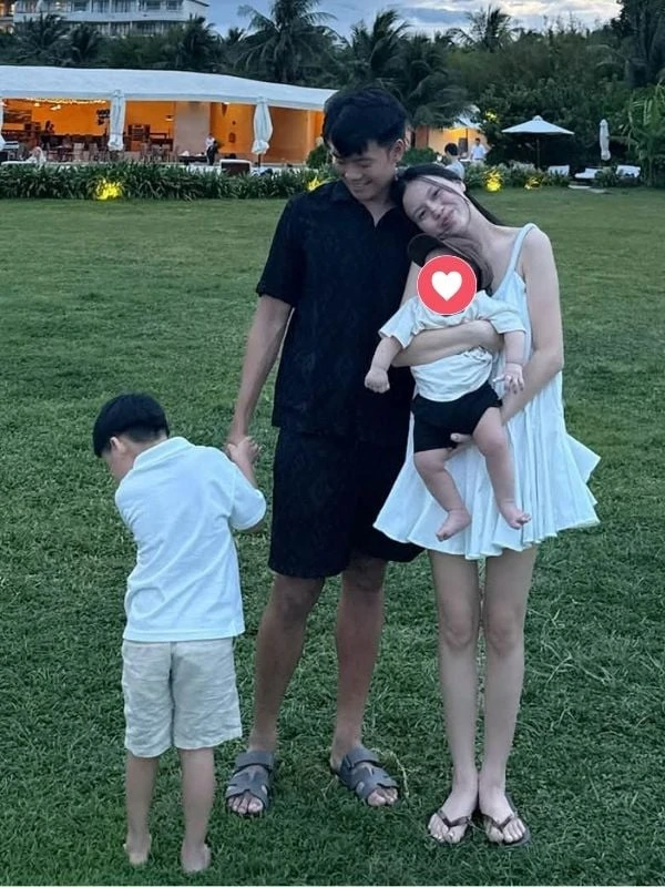 Thành Chung đưa vợ đẹp đi du lịch Thành Chung đưa vợ đẹp đi du lịch