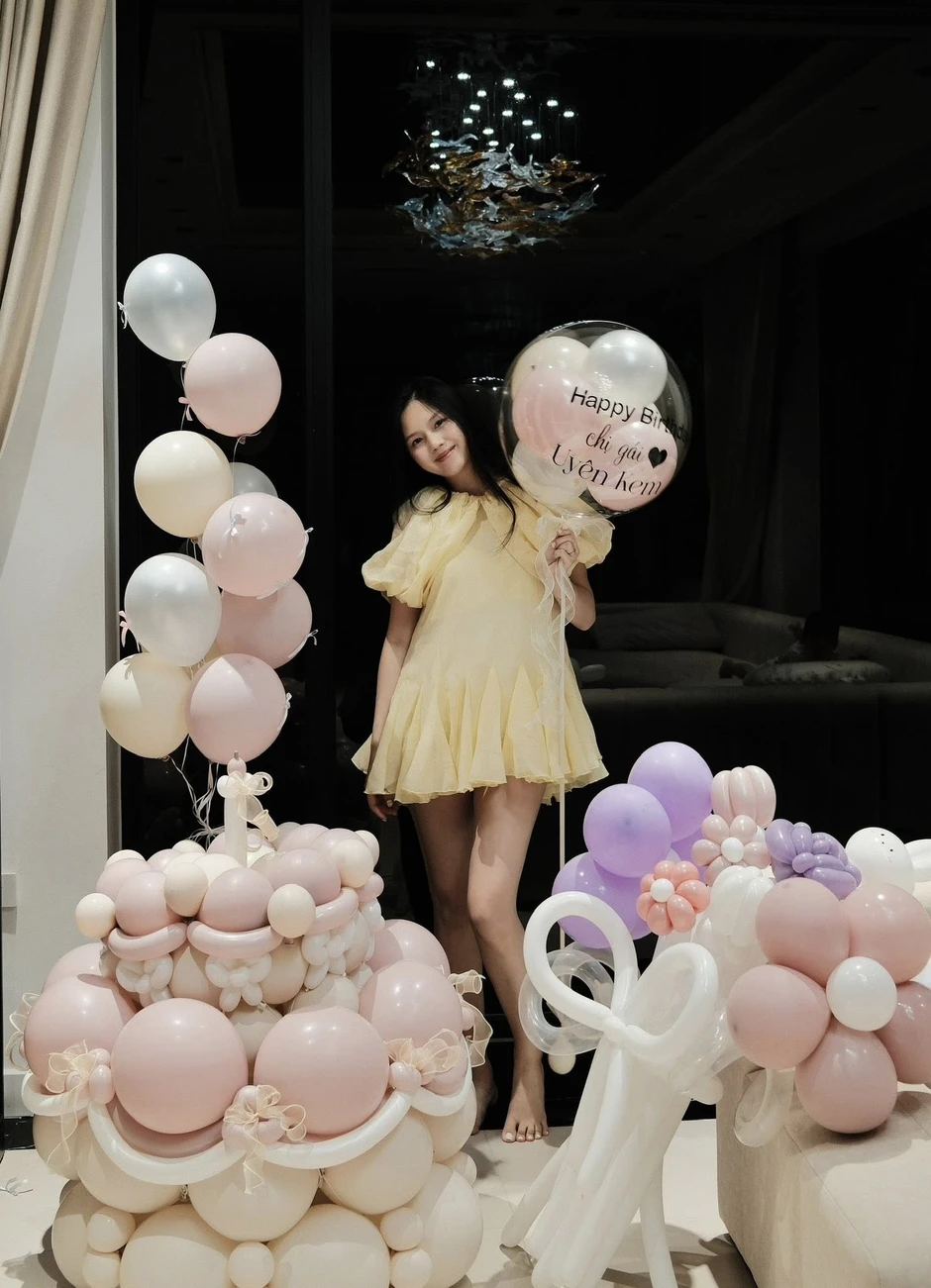 Thành Chung tổ chức sinh nhật ngọt ngào cho bà xã - hotgirl Tuyên Quang Ngô Tố Uyên, nhan sắc "mẹ bỉm" sau sinh gây ngỡ ngàng