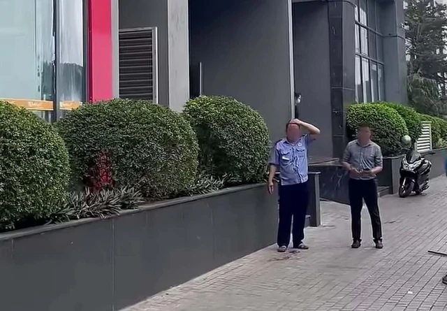 Thanh sắt từ tầng cao rơi trúng đầu nam bảo vệ ở Hà Nội: Hé lộ người làm rơi Thanh sắt từ tầng cao rơi trúng đầu nam bảo vệ ở Hà Nội: Hé lộ người làm rơi