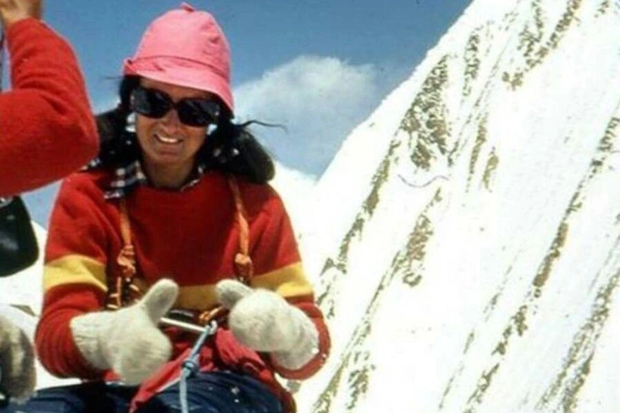 Thi thể bị đông cứng trở thành "người canh gác" ở lối mòn lên đỉnh Everest Thi thể bị đông cứng trở thành "người canh gác" ở lối mòn lên đỉnh Everest
