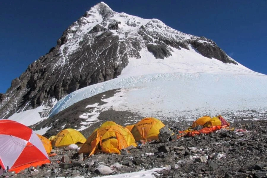 Thi thể bị đông cứng trở thành "người canh gác" ở lối mòn lên đỉnh Everest Thi thể bị đông cứng trở thành "người canh gác" ở lối mòn lên đỉnh Everest