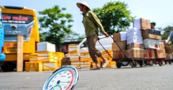 Thời tiết ngày 15/5: Nắng nóng bao trùm cả nước; Hà Nội nhiệt độ hơn 37 độ C, trời oi bức