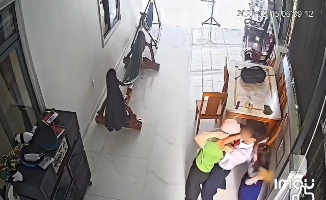 Thông tin mới vụ nam sinh lớp 7 siết cổ, đánh người thân Thông tin mới vụ nam sinh lớp 7 siết cổ, đánh người thân