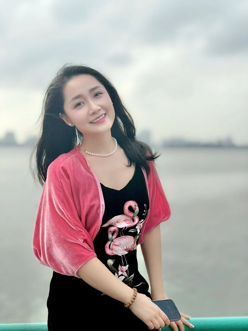 Thủ khoa SN 1988 từng là BTV trẻ nhất lên sóng Thời sự 19h