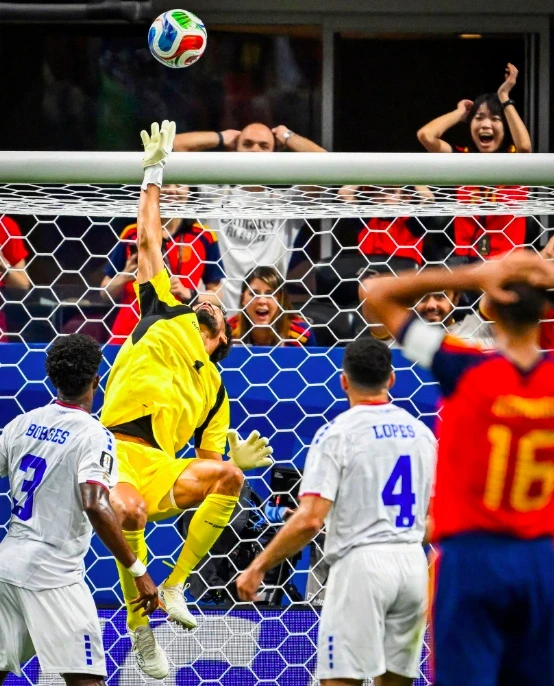 Thủ môn Cape Verde cán mốc 25 triệu người theo dõi, đổi đời sau World Cup Thủ môn Cape Verde cán mốc 25 triệu người theo dõi, đổi đời sau World Cup