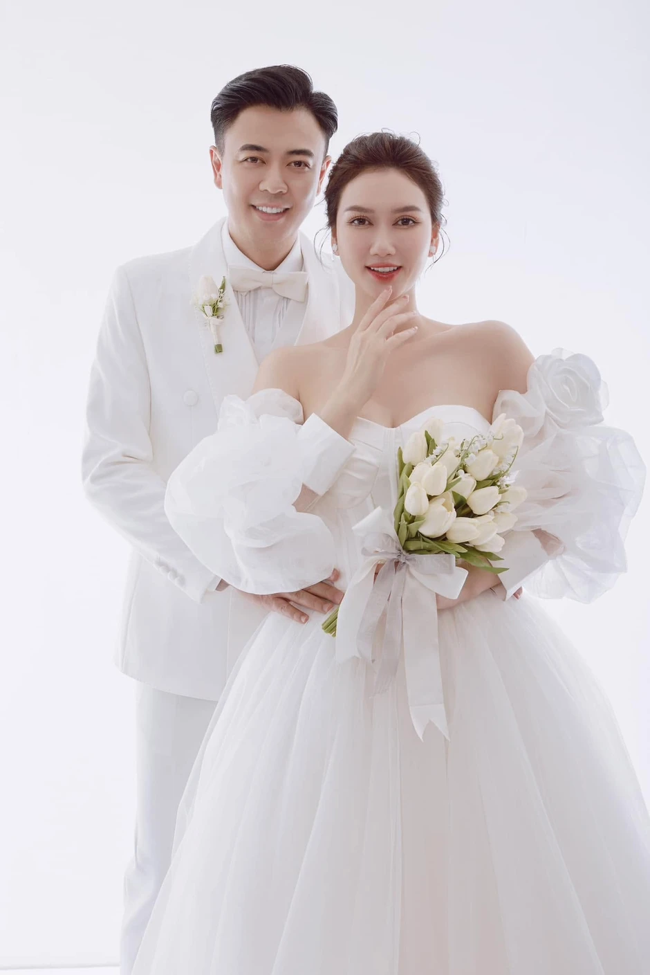 Thủ môn SN 1984 từng dẫn Chiếc Nón Kỳ Diệu: Lấy vợ kín tiếng, lên truyền hình chụp ảnh cưới với cả dàn mỹ nhân Thủ môn SN 1984 từng dẫn Chiếc Nón Kỳ Diệu: Lấy vợ kín tiếng, lên truyền hình chụp ảnh cưới với cả dàn mỹ nhân