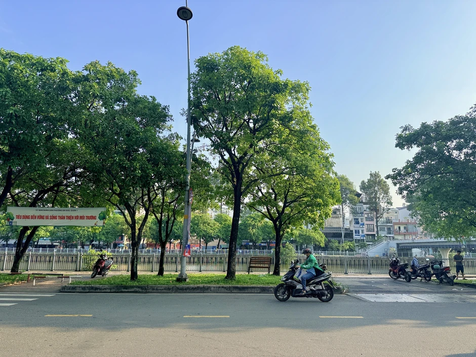 Thực hư băng rôn không câu cá ở kênh Nhiêu Lộc - Thị Nghè gây xôn xao Thực hư băng rôn không câu cá ở kênh Nhiêu Lộc - Thị Nghè gây xôn xao