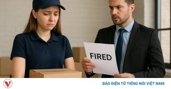 Thường xuyên đi làm quá sớm, nữ nhân viên ngỡ ngàng nhận tin bị sa thải