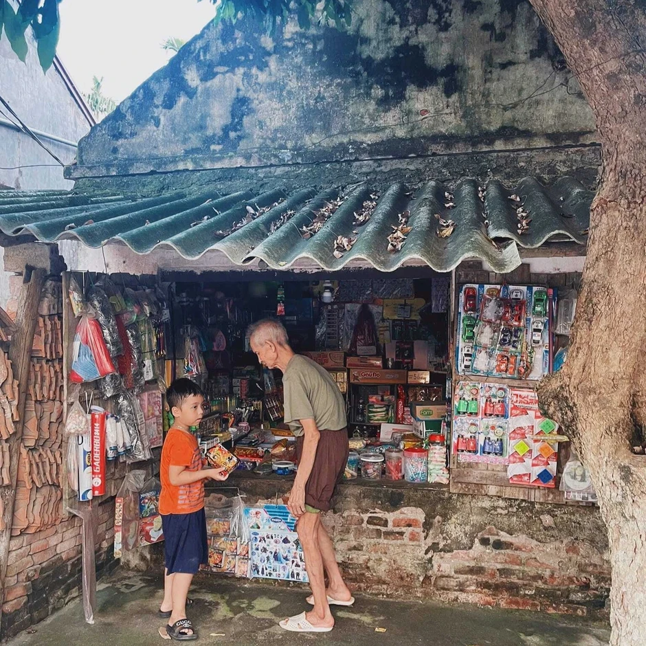 Tiệm tạp hóa hơn 30 năm ở Hưng Yên gây sốt, gợi nhớ tuổi thơ nhiều thế hệ Tiệm tạp hóa hơn 30 năm ở Hưng Yên gây sốt, gợi nhớ tuổi thơ nhiều thế hệ