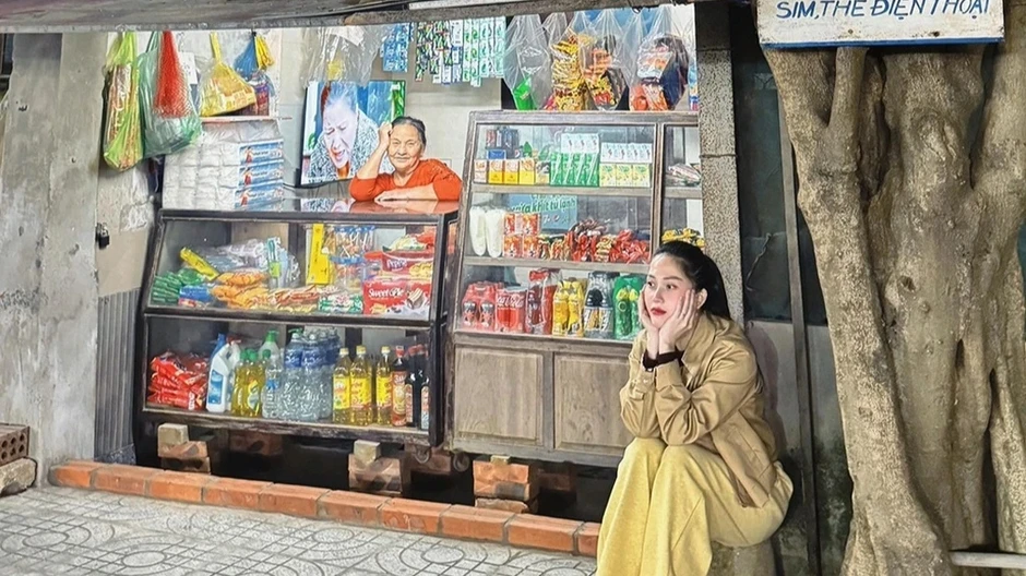 Tiệm tạp hóa hơn 30 năm ở Hưng Yên gây sốt, gợi nhớ tuổi thơ nhiều thế hệ Tiệm tạp hóa hơn 30 năm ở Hưng Yên gây sốt, gợi nhớ tuổi thơ nhiều thế hệ