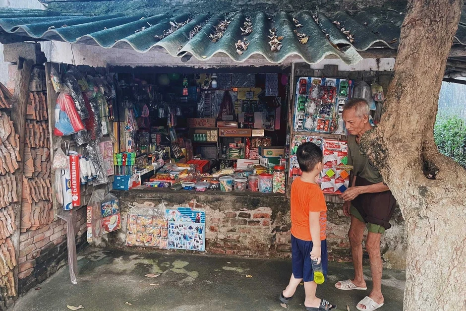Tiệm tạp hóa hơn 30 năm ở Hưng Yên gây sốt, gợi nhớ tuổi thơ nhiều thế hệ Tiệm tạp hóa hơn 30 năm ở Hưng Yên gây sốt, gợi nhớ tuổi thơ nhiều thế hệ