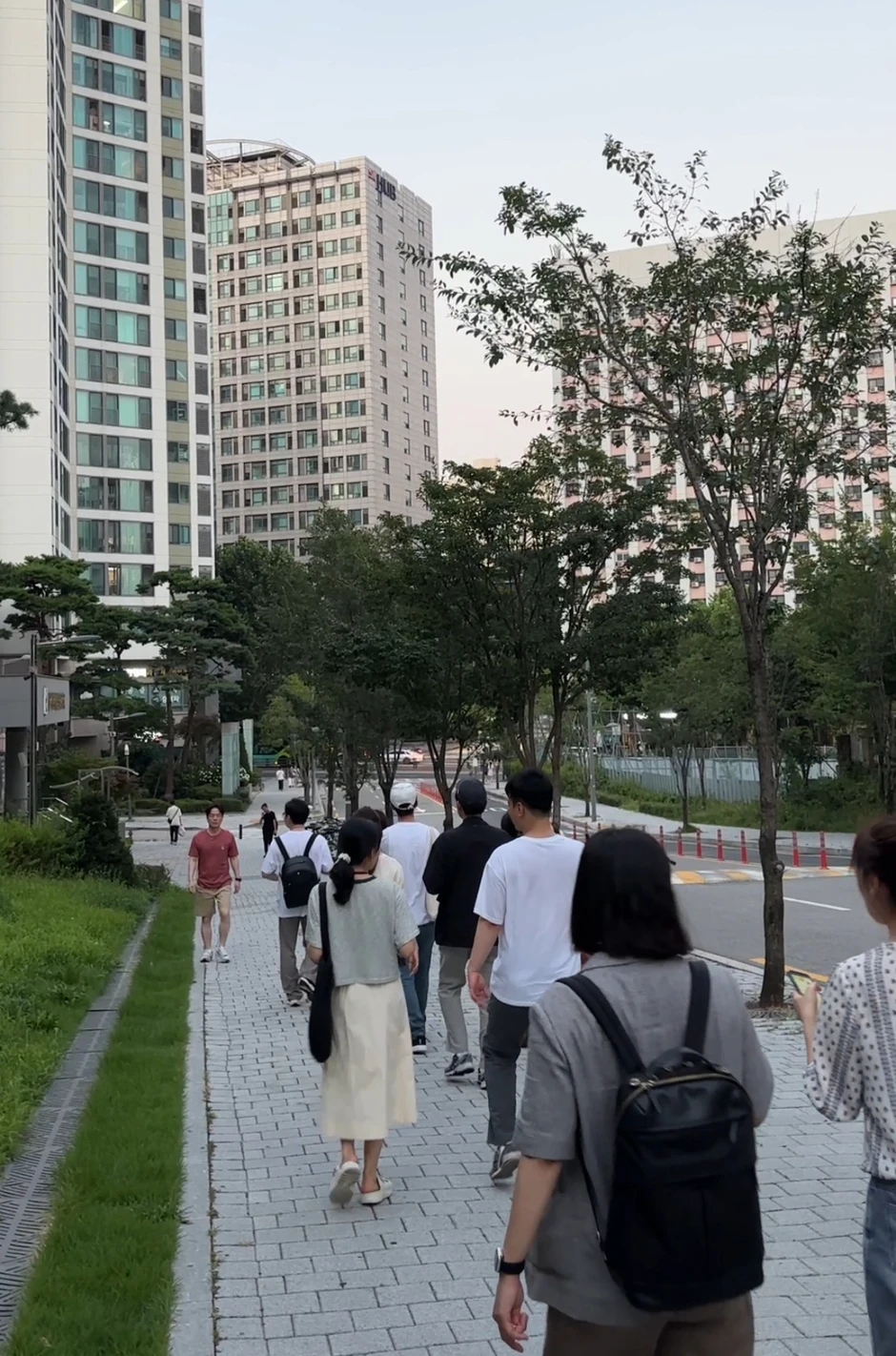 Tiết kiệm cả đời cũng không đủ tiền mua nhà, dân văn phòng mách nhau: Cố làm được việc này thì có thể Tiết kiệm cả đời cũng không đủ tiền mua nhà, dân văn phòng mách nhau: Cố làm được việc này thì có thể