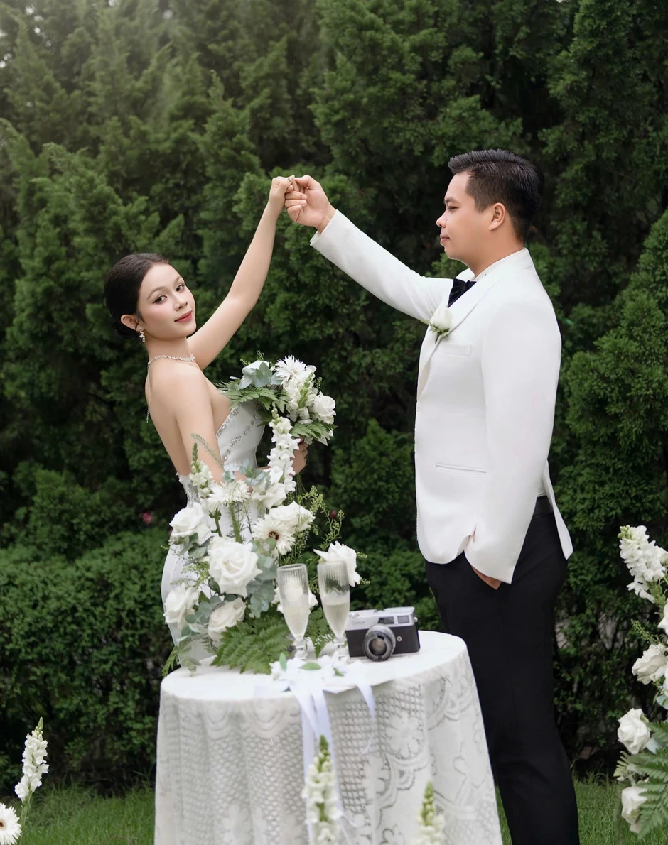 Tiết lộ về cô dâu ở TPHCM gây sốt với video hát đám cưới 5 triệu lượt xem Tiết lộ về cô dâu ở TPHCM gây sốt với video hát đám cưới 5 triệu lượt xem
