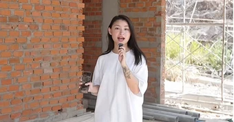 TikToker 23 tuổi khoe xây nhà trên mảnh đất 400m2 hướng mặt ra biển, mới nhìn phần thô netizen khẳng định: Đây là villa chứ nhà gì!
