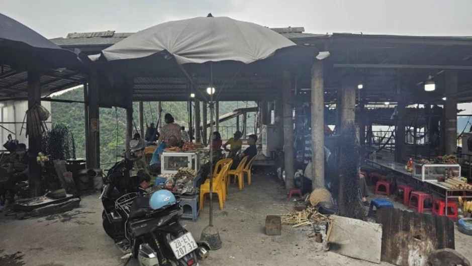Tìm chủ nhân túi xách bị bỏ quên để trả lại Tìm chủ nhân túi xách bị bỏ quên để trả lại