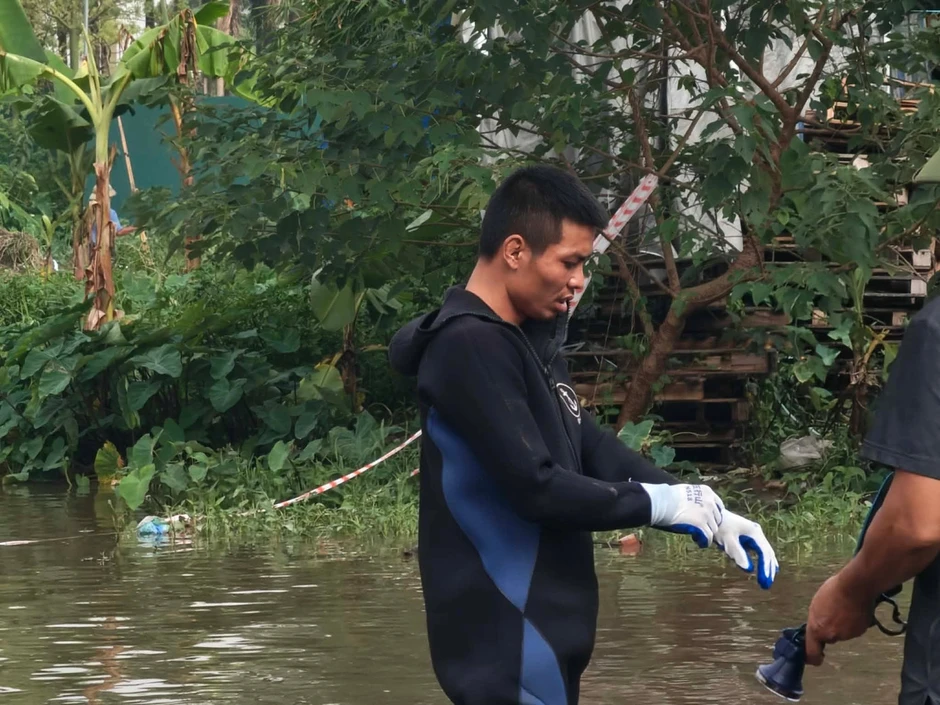 Tìm kiếm nam sinh mất tích Hà Nội sau trận mưa lớn khiến Nhiều khu vực ngập nước Tìm kiếm nam sinh mất tích Hà Nội sau trận mưa lớn khiến Nhiều khu vực ngập nước