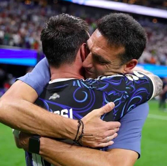 Tình bạn đặc biệt giữa HLV trưởng tuyển Argentina và Messi Tình bạn đặc biệt giữa HLV trưởng tuyển Argentina và Messi