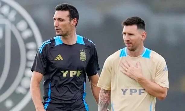 Tình bạn đặc biệt giữa HLV trưởng tuyển Argentina và Messi Tình bạn đặc biệt giữa HLV trưởng tuyển Argentina và Messi