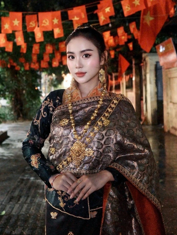 Tình hình hiện tại của cô gái người Lào nổi tiếng nhất Việt Nam Tình hình hiện tại của cô gái người Lào nổi tiếng nhất Việt Nam