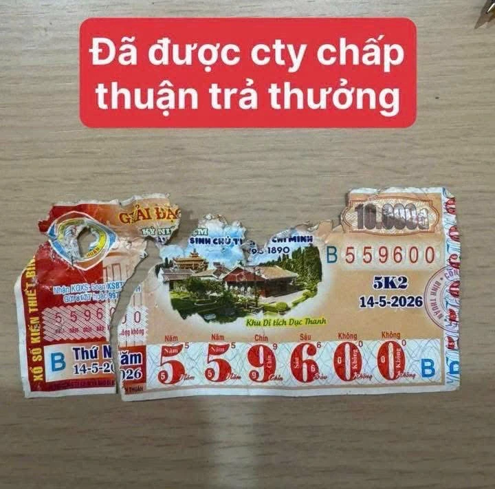 Tờ vé số trúng 50 triệu xổ số miền Nam bị rách đôi đã được trả thưởng Tờ vé số trúng 50 triệu xổ số miền Nam bị rách đôi đã được trả thưởng