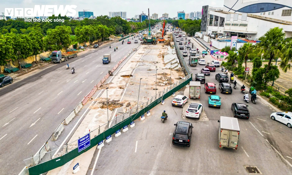 Toàn cảnh hầm chui 6 làn xe ở Hà Nội sau 9 tháng thi công Toàn cảnh hầm chui 6 làn xe ở Hà Nội sau 9 tháng thi công