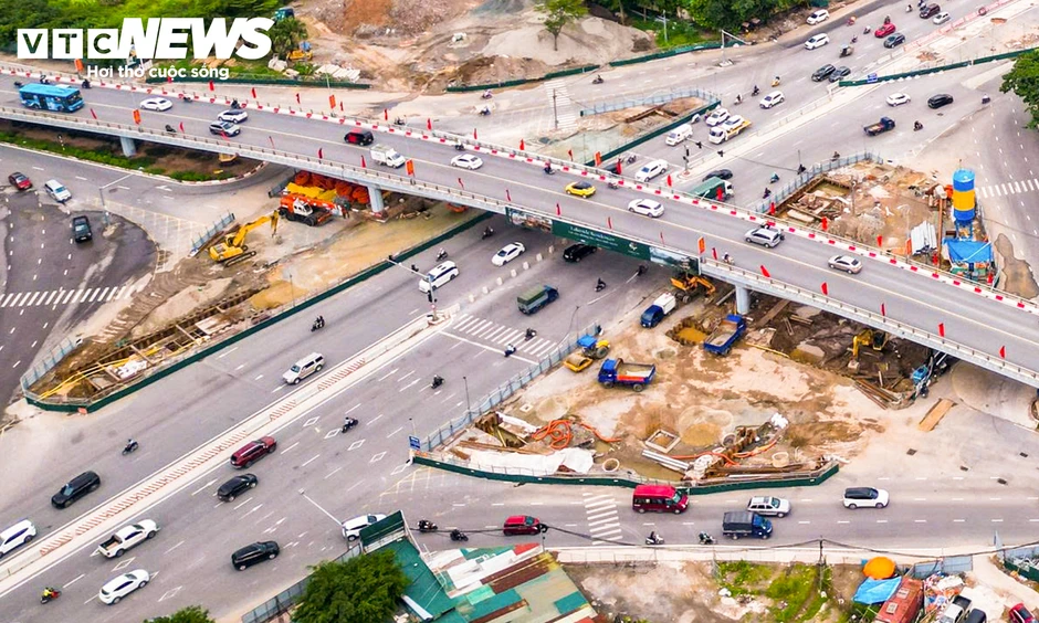 Toàn cảnh hầm chui 6 làn xe ở Hà Nội sau 9 tháng thi công Toàn cảnh hầm chui 6 làn xe ở Hà Nội sau 9 tháng thi công