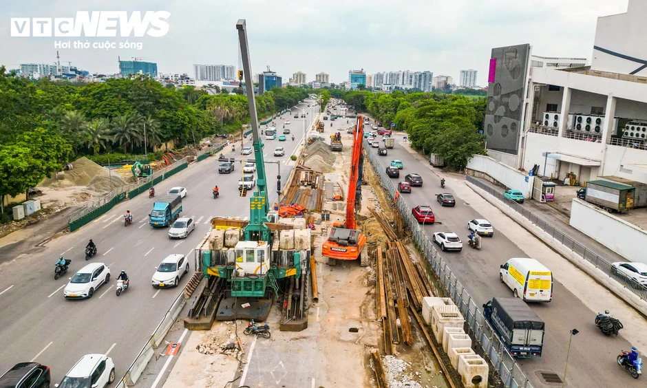 Toàn cảnh hầm chui 6 làn xe ở Hà Nội sau 9 tháng thi công Toàn cảnh hầm chui 6 làn xe ở Hà Nội sau 9 tháng thi công