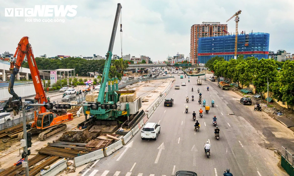 Toàn cảnh hầm chui 6 làn xe ở Hà Nội sau 9 tháng thi công Toàn cảnh hầm chui 6 làn xe ở Hà Nội sau 9 tháng thi công