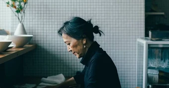 Tôi bảo con dâu nghỉ việc ở nhà chăm cháu, đến ngày nó xin đi làm lại tôi mới hiểu vì sao nó nhất quyết không nhận tiền của tôi