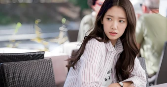 Tôi chỉ nhắn người yêu cũ một câu "xin anh giữ kín chuyện cũ", nào ngờ hôm sau sếp gọi vào phòng riêng, yêu cầu tôi nghỉ việc